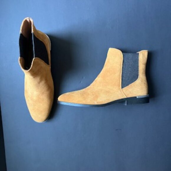 Nine West Suede Chelsea Bootie size 8 1/2 - Picture 1 of 8